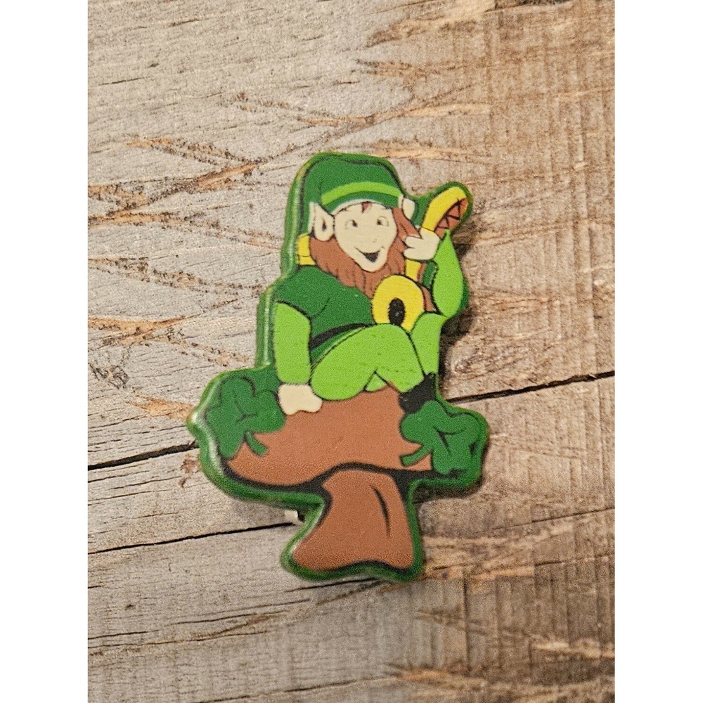 Vintage Leprechaun Pin St Patricks Day Irish Luck Shamrock‎ Clover